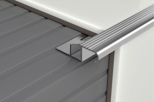 PROFILPLAST 452062502 ELOXÁLT MATT EZÜST ÍVES DÍSZES LÉPCSŐ ÉLVÉDŐ 11 mm 2,5M